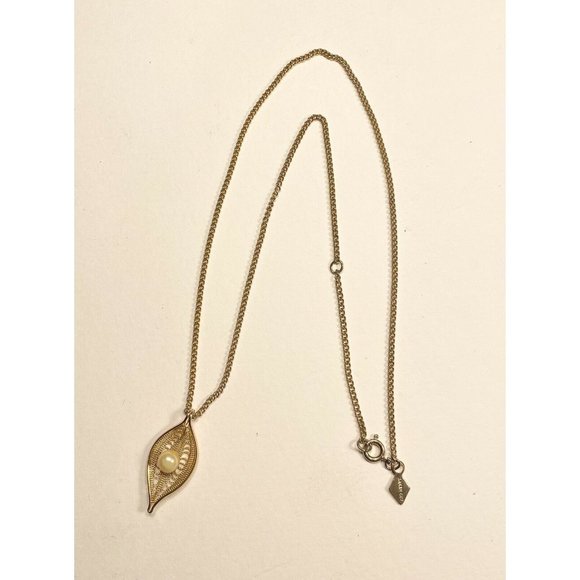 Vintage Sarah Coventry Necklace Gold Tone Leaf With A Faux Pearl - Picture 1 of 4